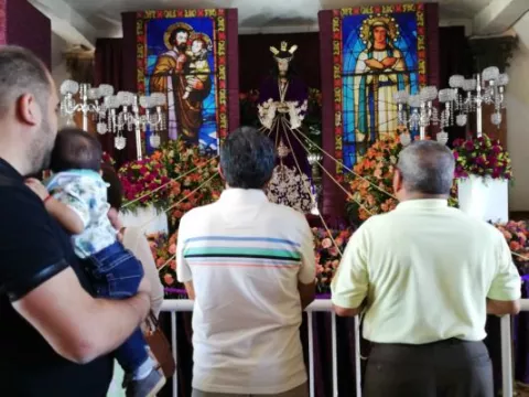 Miles de feligreses rinden honores a Jesús Nazareno de Atalaya