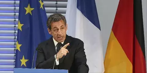  Sarkozy y Bruni acudirán a la Justicia por revelaciones sobre su intimidad