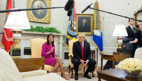 Dimite Nikki Haley, la dura embajadora de la ONU que discrepó con Trump