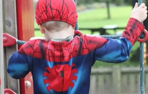 Disney le niega a un padre poner a Spider-Man en la lápida de su hijo