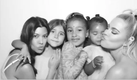 El 'piercieng' de la hija de Kim Kardashian es falso 