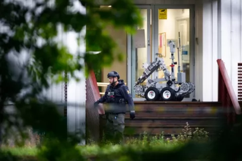 Hallan muerta a una mujer y lo relacionan con el tiroteo en una mezquita de Oslo