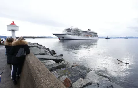 Crucero Noruego: evacúan a 450 pasajeros por avería