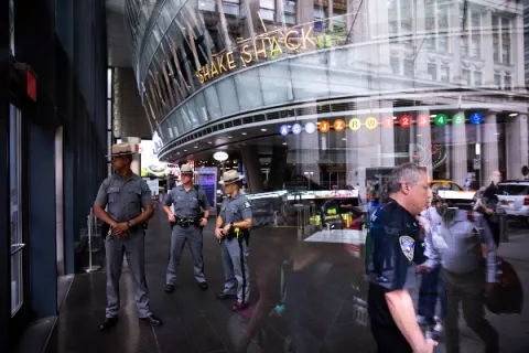 Atrapan al hombre que dejó tres ollas arroceras en el metro de Nueva York