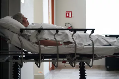 Dejan los Estados Unidos y viajan a México para operarse a bajos costos 