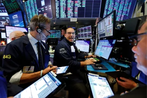 Los inversionistas apuestan a los bonos, mientras Wall Street habla de recesión 