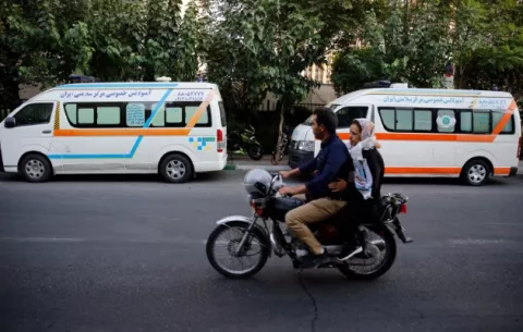 Iraníes acaudalados usan ambulancias para hacer sus mandados 