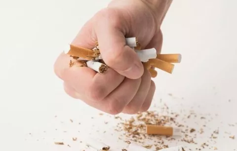 Método Abrahamson promete que fumadores dejarán el cigarrillo en solo una sesión