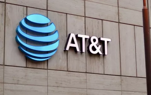   Un fondo de cobertura se vuelve un accionista muy ruidoso en AT&T