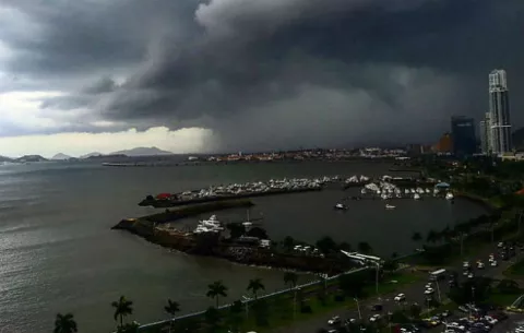 Paso de onda tropical N° 45 provocará fuertes lluvias, advierte el Sinaproc