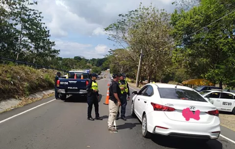 Cuatro encapuchados roban a mano armada en una residencia en Boquerón