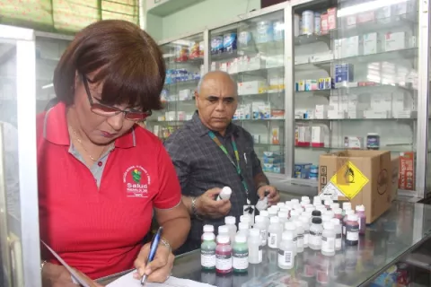 Detectan varias deficiencias en farmacias de La Chorrera