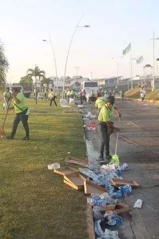 La AUUD arrancó operativo de limpieza en la Cinta Costera