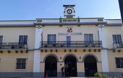 Imponen medida cautelar a menor que causó la muerte con arma de fuego a su hermana