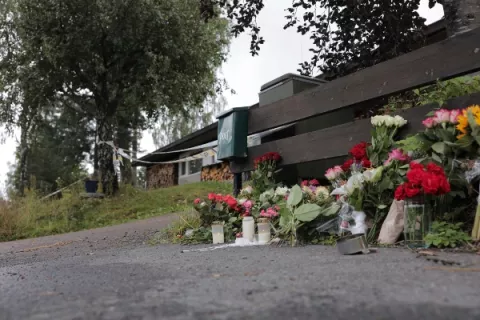 El joven autor del tiroteo en una mezquita en Noruega rechaza el cargo de homicidio