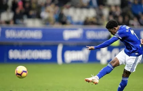 Edgar Bárcenas anota por segundo juego seguido y el Oviedo gana