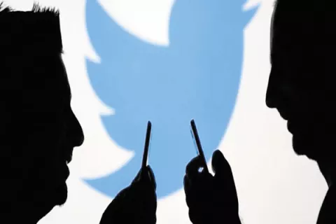 Partidos en pugna por cuentas de redes sociales falsas