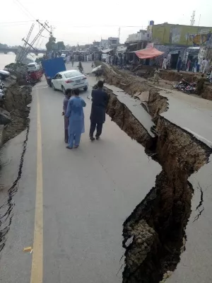 Terremoto de 5.8 grados en Pakistán deja más de 15 muertos y 300 heridos 