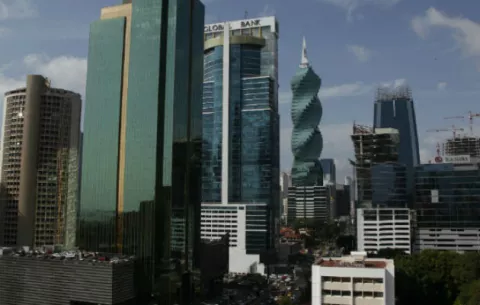 La Comisión Europea incluye a Panamá en lista países con deficiencias ante blanqueo dinero