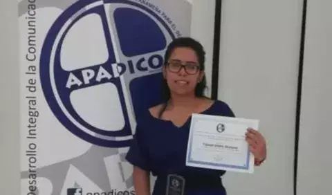 Periodista de Panamá América recibe premio