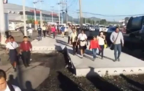 Caminando protestaron por tranques en el norte