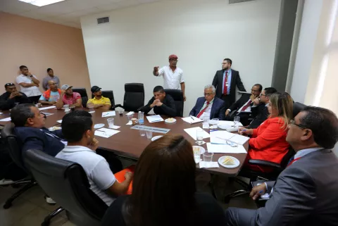  Gobierno media en conflicto entre trabajadores y administradoras de puertos Cristóbal y Balboa
