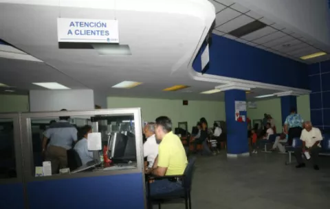 Prefieren a los extranjeros para la atención a clientes