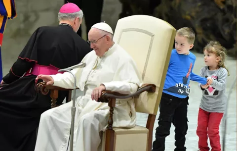 Niño argentino con autismo hace reflexionar al papa Francisco sobre la libertad