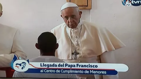 "No hay palabras para describir la libertad que siento", el conmovedor relato de un privado de libertad frente al papa Francisco