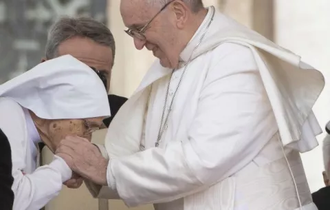 El papa dona 500.000 dólares para ayudar a los migrantes bloqueados en México