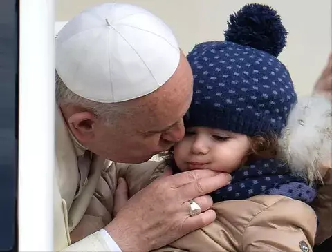Papa hace referencia a la pobreza y avizora reforma finaciera 