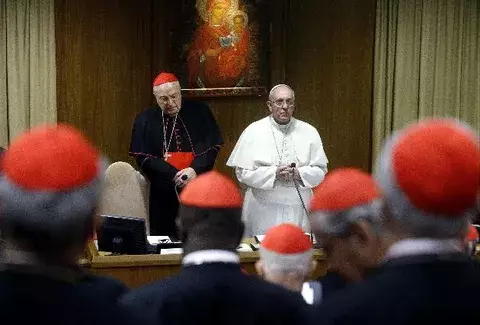  Papa abre consistorio orando por Ucrania