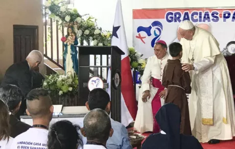 Papa Francisco pide orar por Venezuela y condenó actos de violencias en el mundo