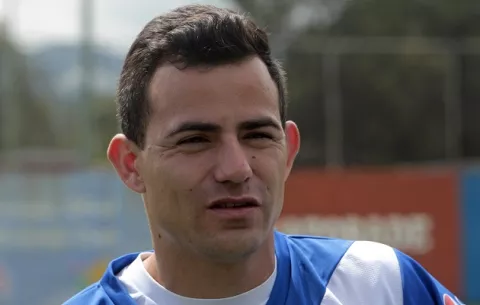 Procesan a futbolista Marco Pappa por golpear a su pareja