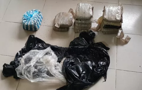 Detienen a dos personas en Capira, tras incautarles 14 paquetes con supuesta sustancia ilícita