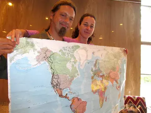 Pareja no para de viajar el mundo hace 13 años