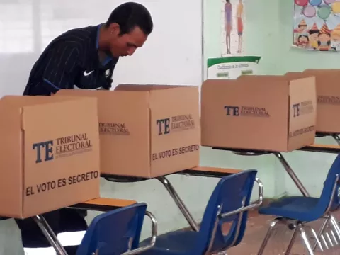Panameños se preparan para asistir masivamente a las urnas
