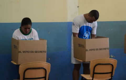 Abren las mesas de votación para las primarias del Partido Panameñista y el FAD