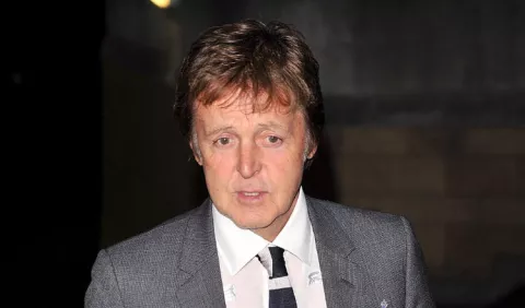 Subastan bus de Paul McCartney