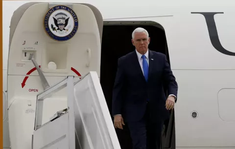 Pence: Estados Unidos acabará el muro antes de que termine el mandato de Trump