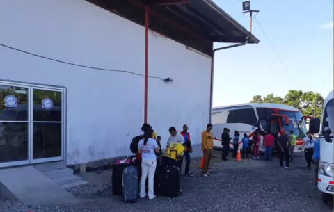 Muchos peregrinos que llegaron vía aérea a Panamá, retornan a sus países vía terrestre 