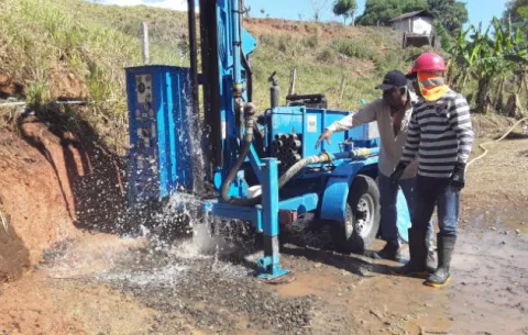 Inicia la perforación de pozos en fincas ganaderas por sequía en oriente chiricano