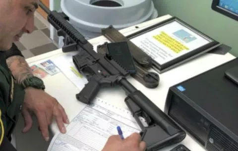 En Alemania, perro se las ingenia y balea a su dueño con su propio fusil de cacería 