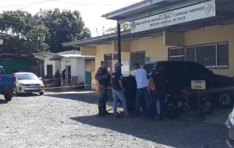 Persecución policial termina en la morgue judicial en David, con decomiso de presunta marihuana 