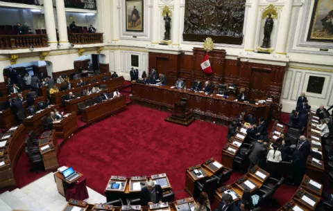 El Congreso de Perú rechaza moción de censura contra su presidente