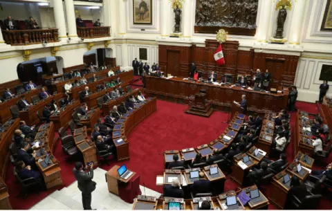 El 70 % de los peruanos está a favor de un eventual cierre del Congreso