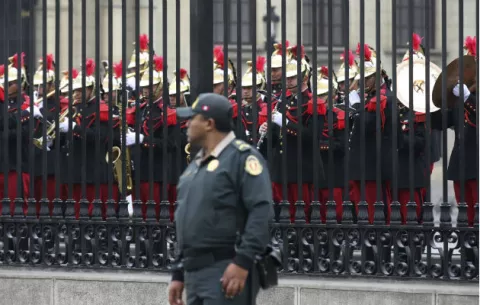 Gobierno de Perú no acepta la renuncia de la vicepresidenta Aráoz