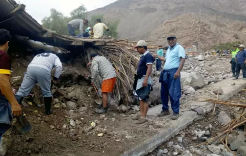 Lluvias y deslizamientos golpean a las regiones del sur de Perú, cinco muertos