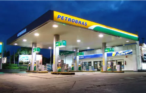 Trabajadores de Petrobras presionan con huelga de hambre