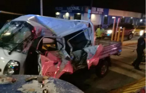 Dos heridos deja "pick-up" accidentado en Corredor Norte en la 24 de Diciembre